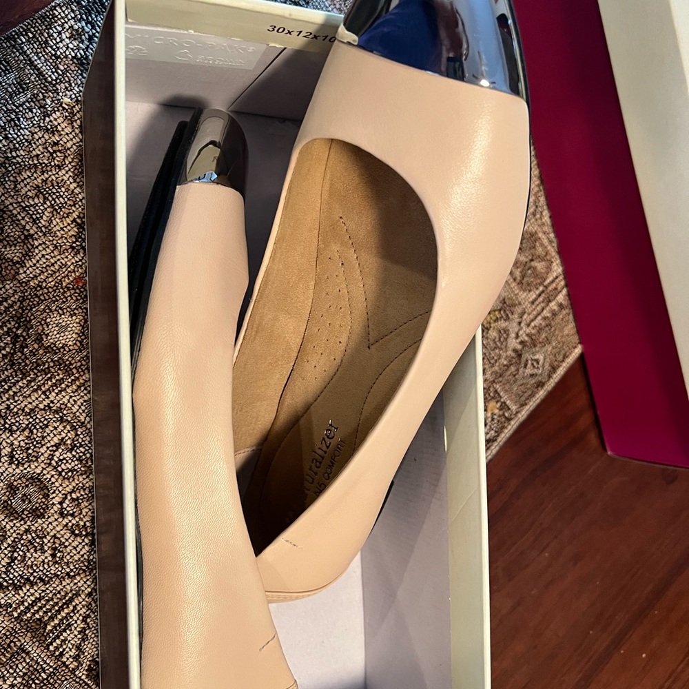Cream flats, size 6.5.